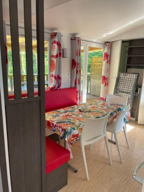 Camping Le Ruisseau Saint-André-de-Seignaux Exterior foto