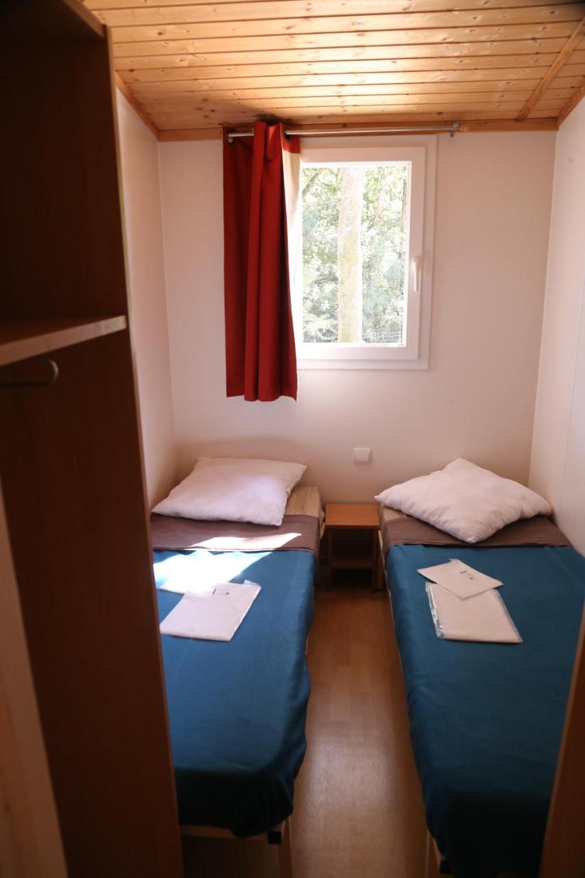 Camping Le Ruisseau Saint-André-de-Seignaux Exterior foto