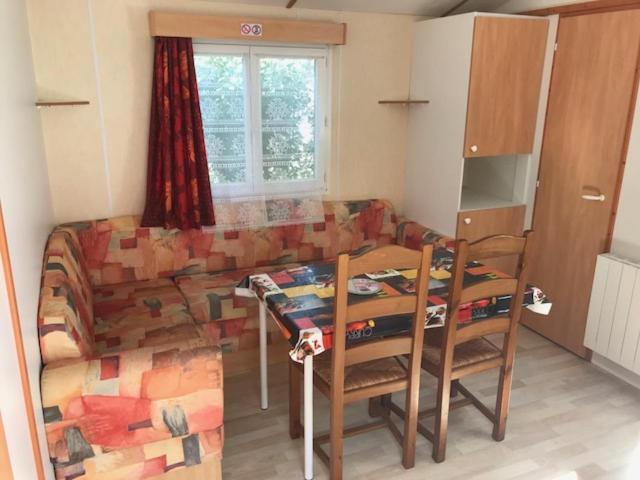 Camping Le Ruisseau Saint-André-de-Seignaux Exterior foto