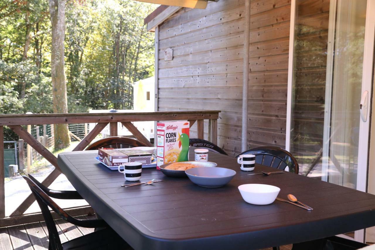 Camping Le Ruisseau Saint-André-de-Seignaux Exterior foto